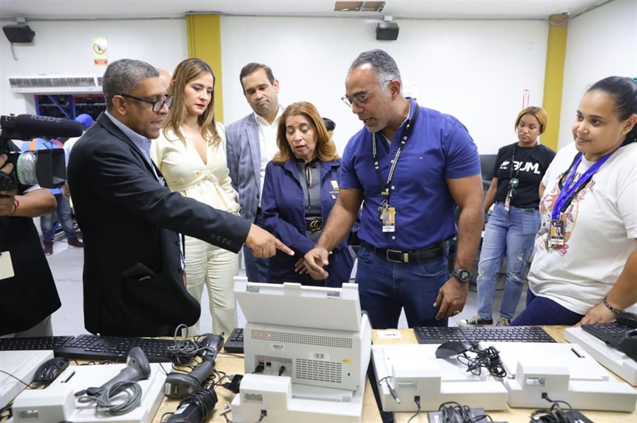 Junta Central comienza la clonaci&oacute;n de equipos y elaboraci&oacute;n de valijas de material electoral