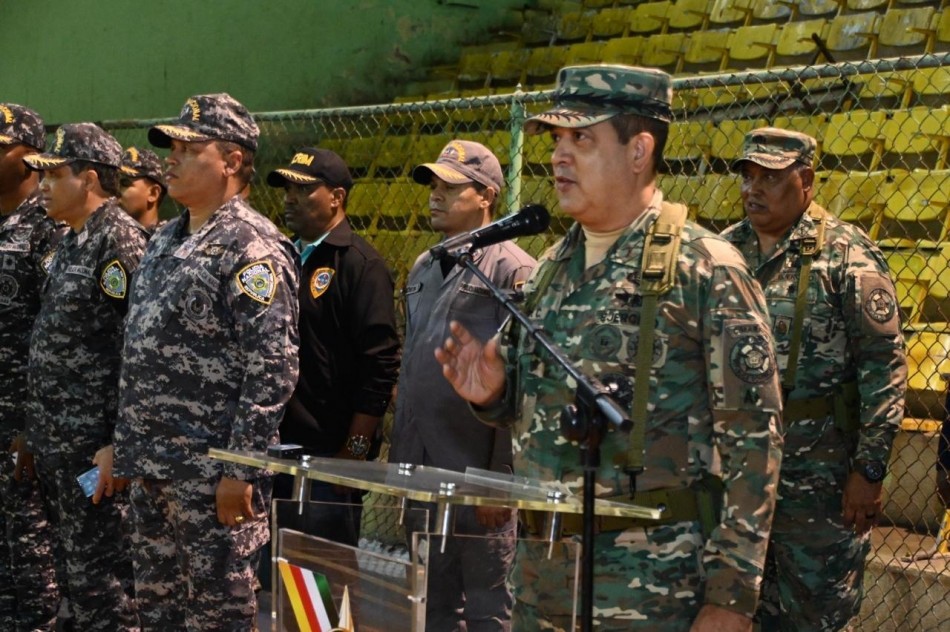 Comandante del Ejército encabeza Operativo seguridad ciudadana en el gran Santo Domingo