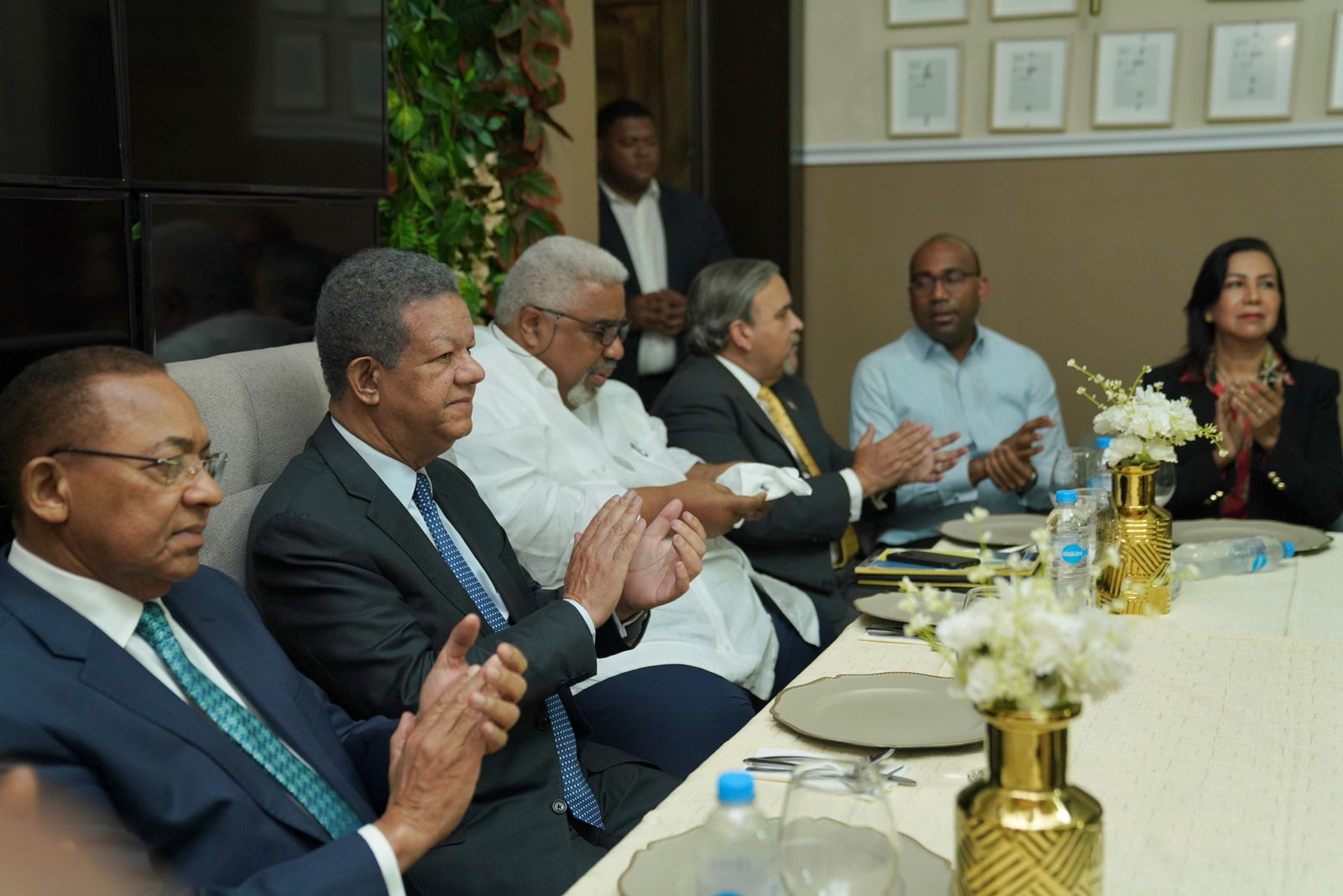 Leonel se re&uacute;ne con partidos y movimientos aliados, agradece apoyo electoral 