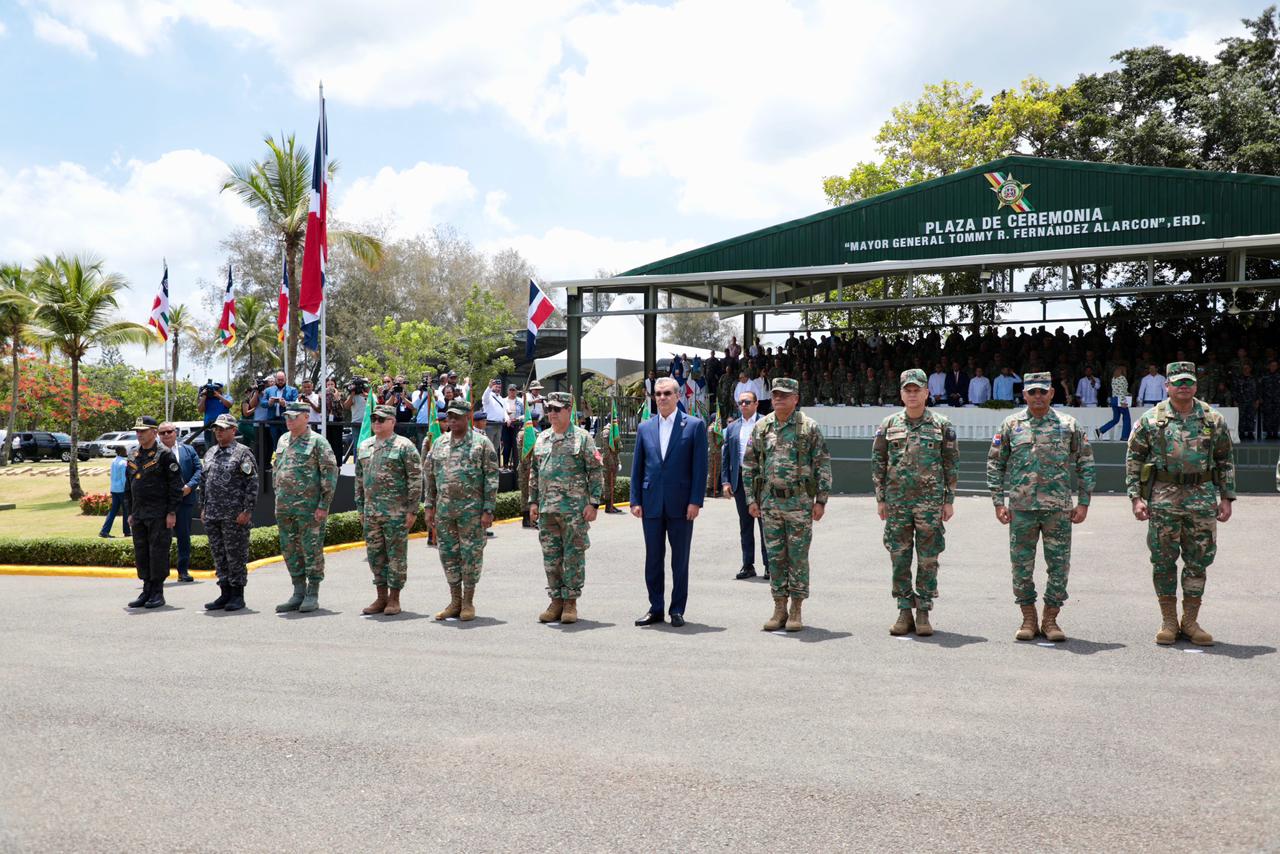 Presidente Abinader entrega 44 nuevos veh&iacute;culos al Ej&eacute;rcito, que incrementan capacidad de movilidad en 1,200 soldados m&aacute;s a cualquier punto del pa&iacute;s