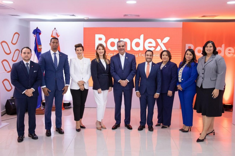 Presidente Abinader visita el Bandex; entidad elimina pérdidas gestiones anteriores