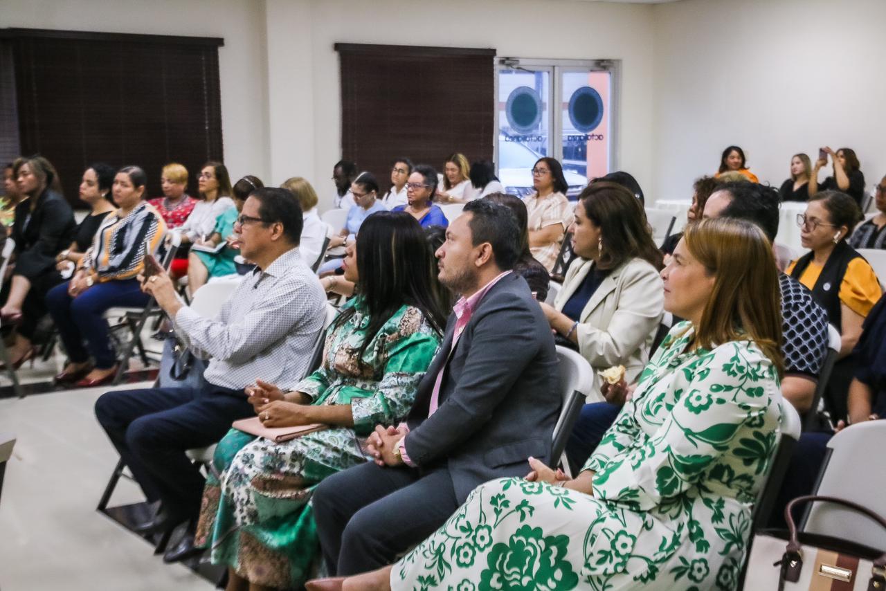 Pastoral de la Mujer de la Mesa de Di&aacute;logo lleva a cabo  conferencia enfocada en los retos y desaf&iacute;os de la  sociedad actual