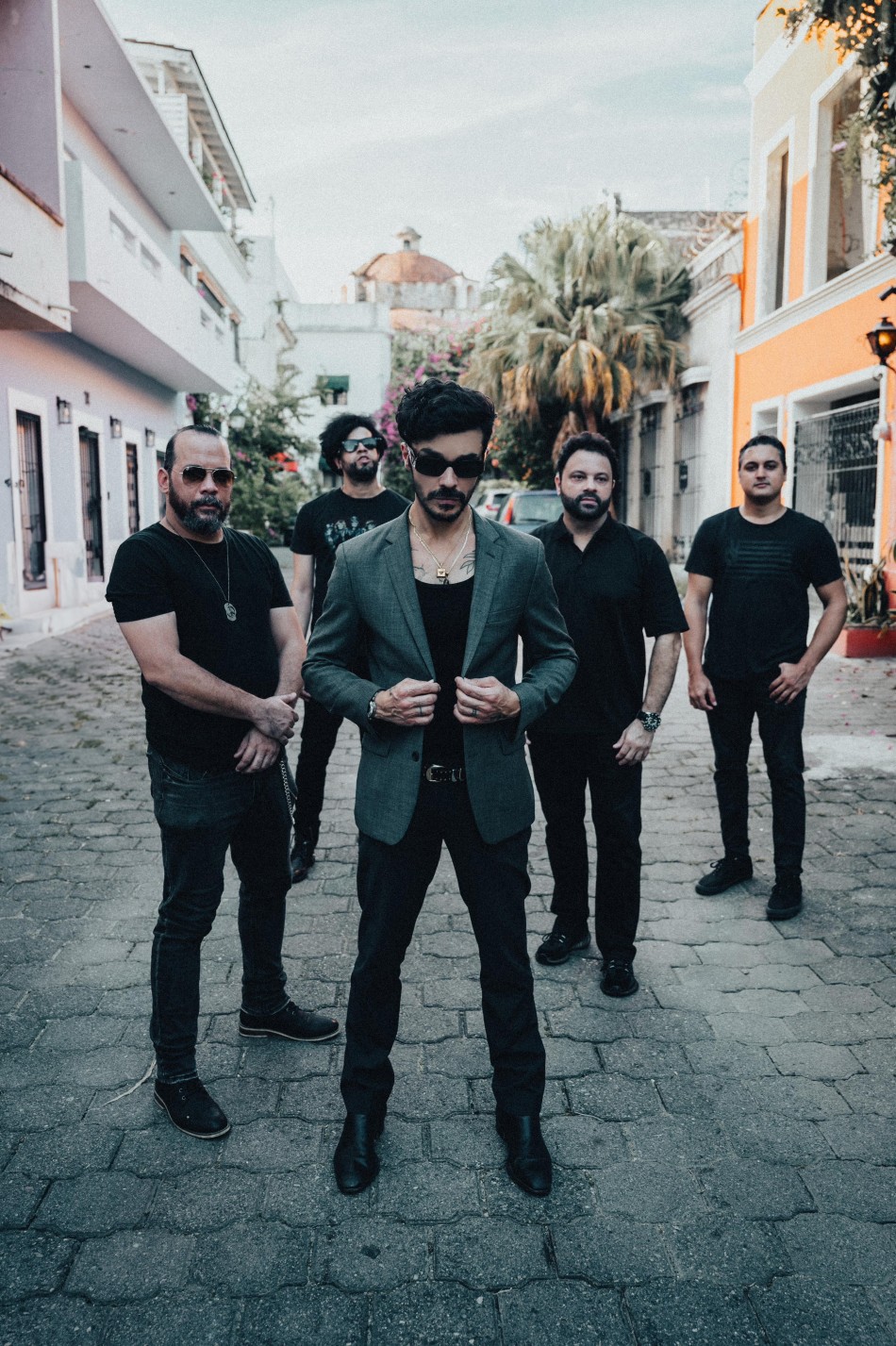 Shalim Ortiz y su banda Dos/Veintiseis presentan un tributo espectacular a Man&aacute; en la legendaria Casa de Teatro