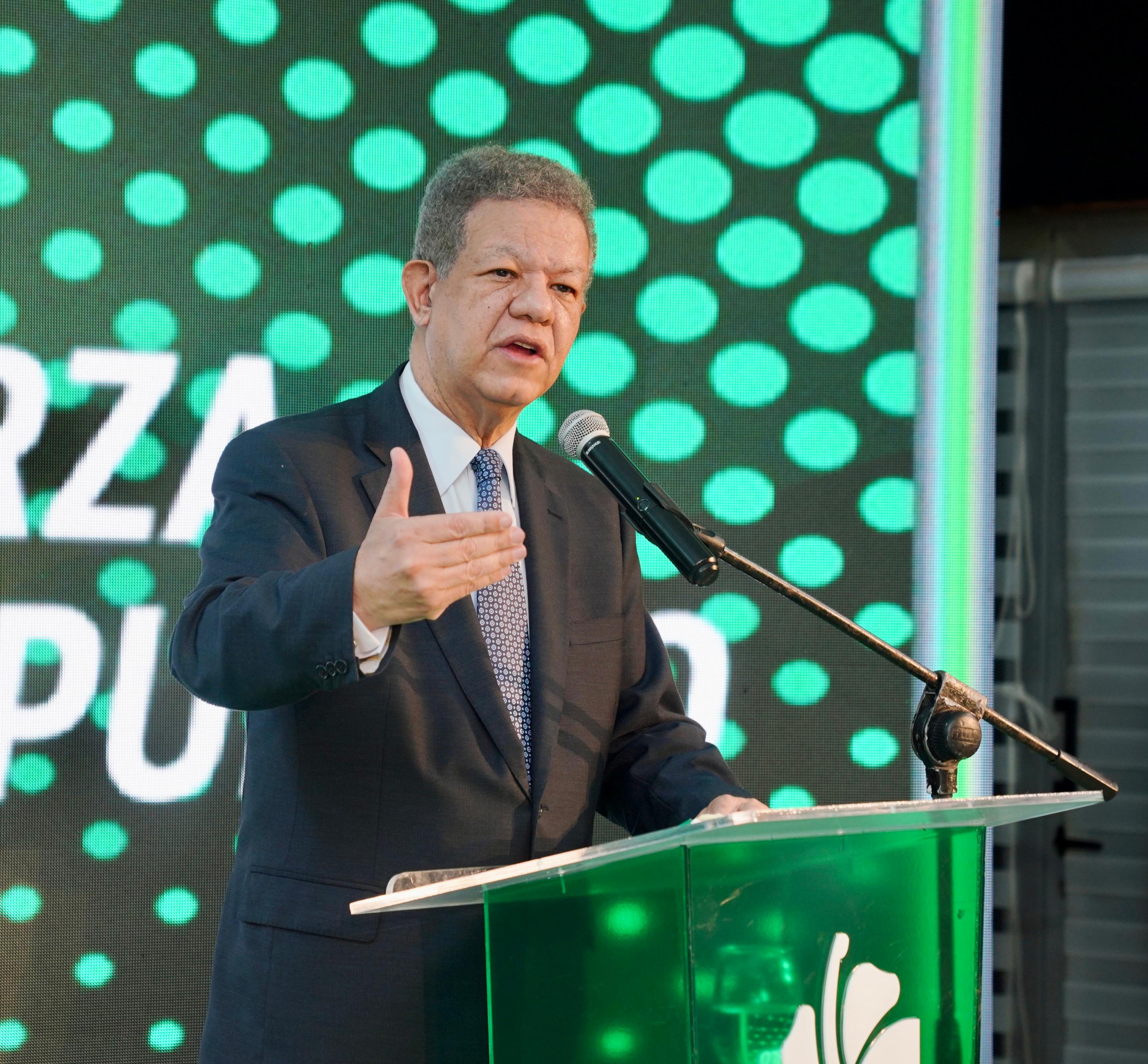 Leonel Fern&aacute;ndez desmonta cifras de crecimiento econ&oacute;mico presentadas por Abinader