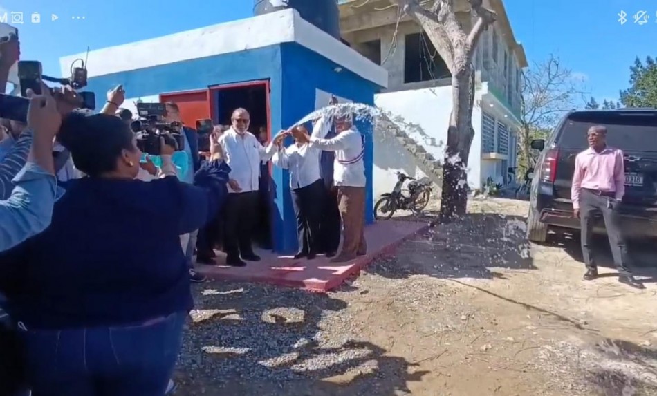 Desarrollo de la Comunidad entrega pozos de agua en La Caleta; miles ser&aacute;n beneficiados