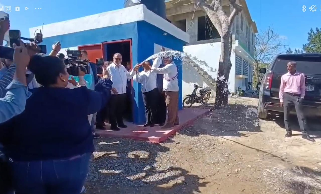 Desarrollo de la Comunidad entrega pozos de agua en La Caleta; miles ser&aacute;n beneficiados