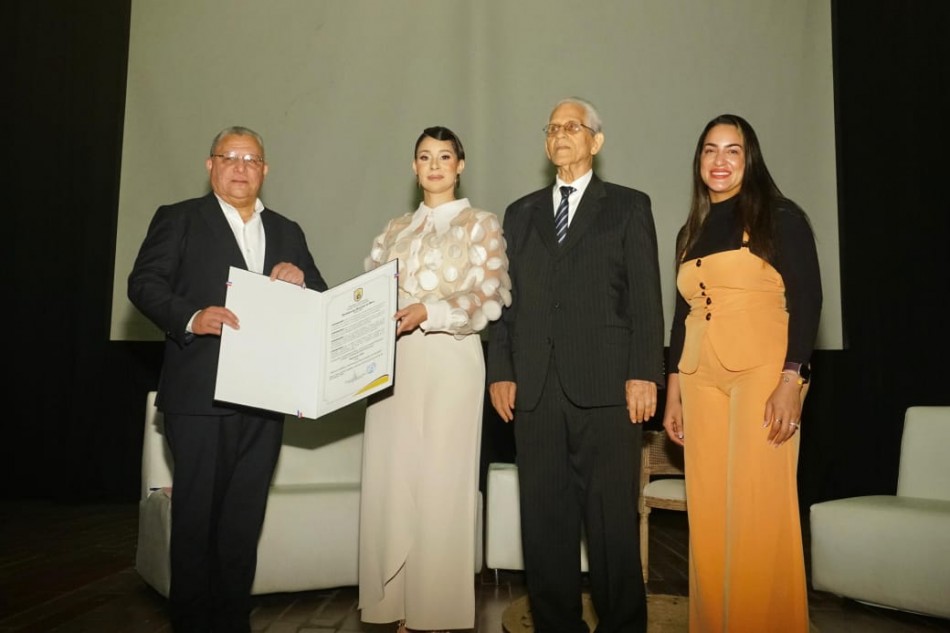Alcald&iacute;a de Moca reconoce trayectoria intelectual y acad&eacute;mica de Marjorie F&eacute;lix