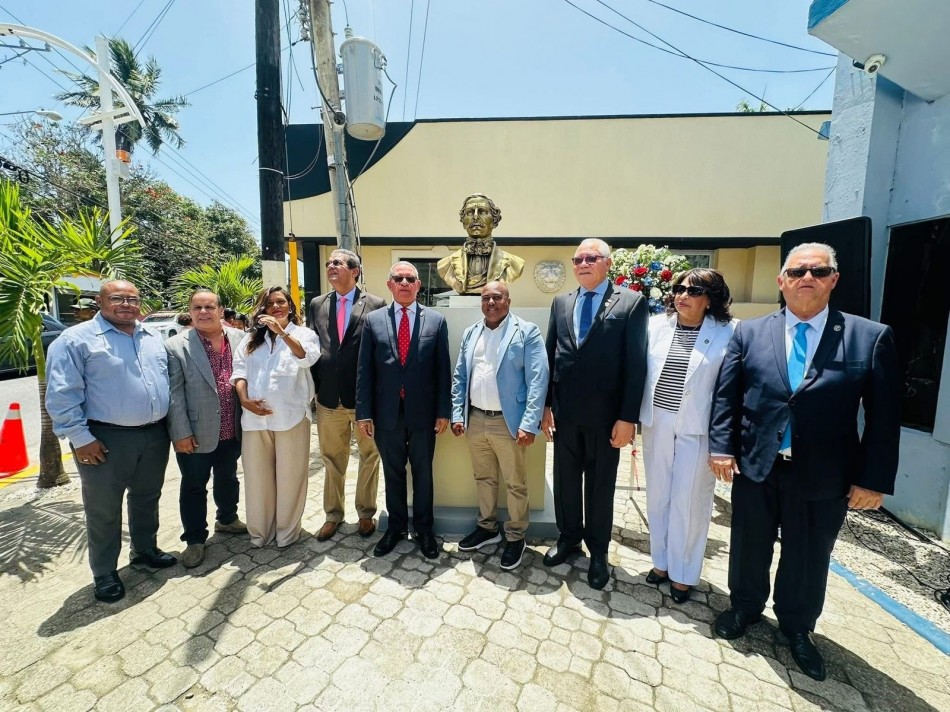 Alcalde de Cabarete participa en desvelamiento del busto de Juan Pablo Duarte junto a destacadas personalidades nacionales