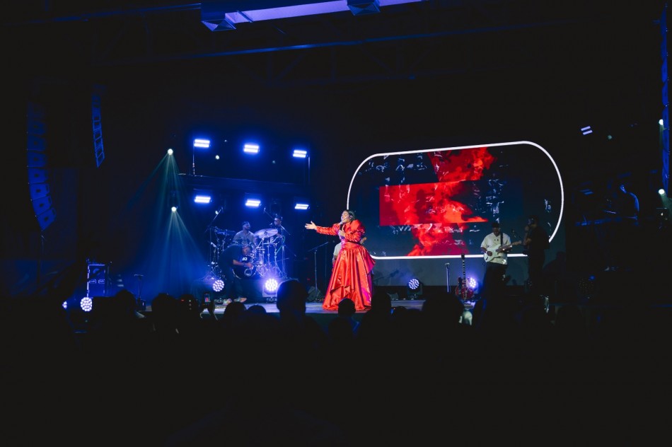 Chanel Novas graba en vivo su nuevo &aacute;lbum L&aacute;zaro en un poderoso concierto en el Auditorio de Sambil