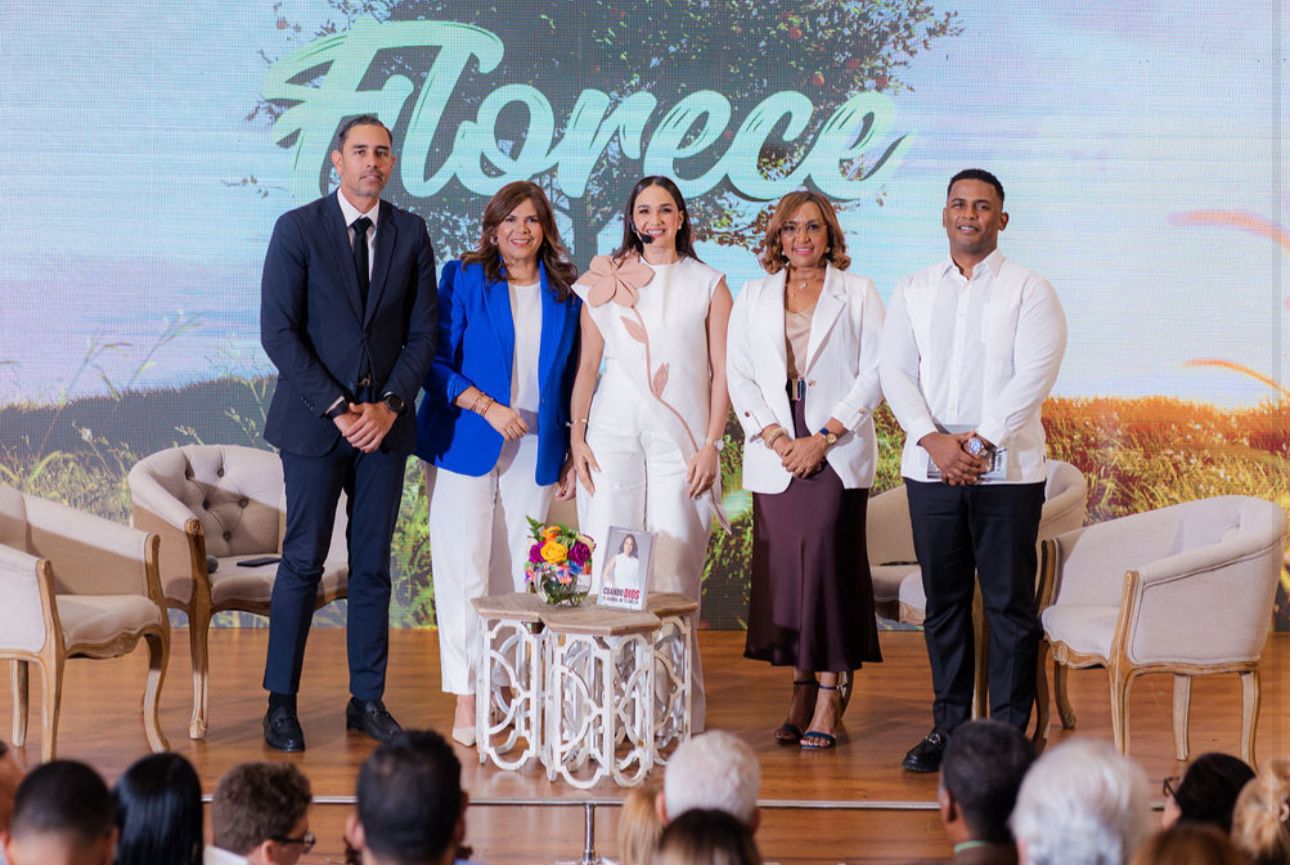 Priscila D' Oleo present&oacute; su primer libro devocional: &ldquo;Cuando Dios te agarra no te suelta&rdquo;