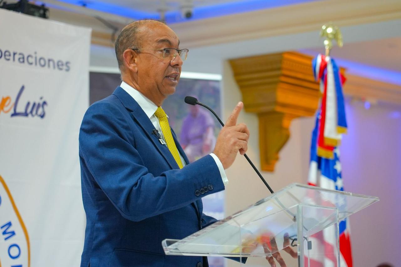 Deligne valora aportes econ&oacute;micos, culturales y pol&iacute;ticos de comunidad dominicana en USA