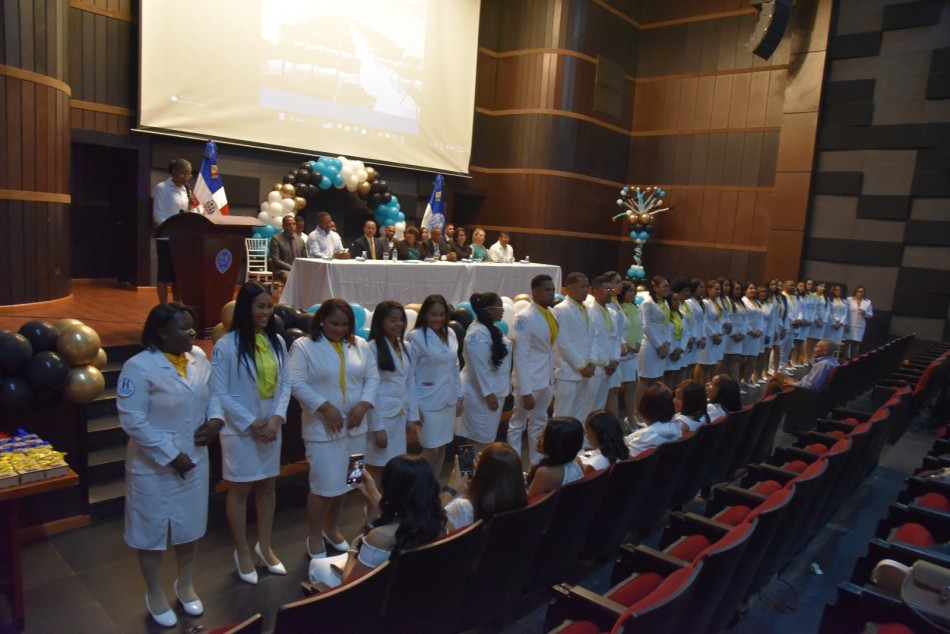 UASD Barahona y el Hospital Jaime Mota gradúan médicos
