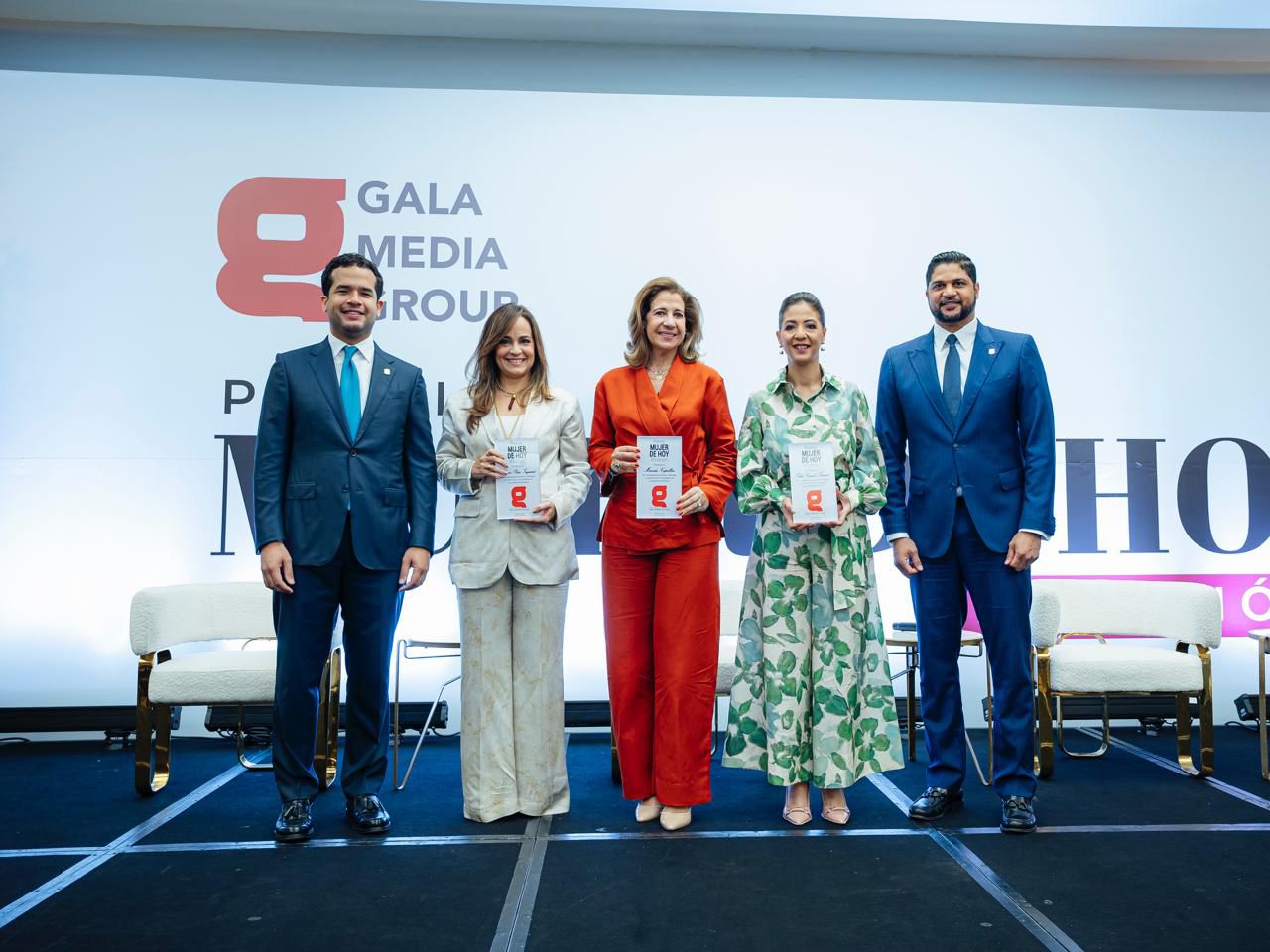 Ligia Bonetti recibe el galardón “Empresaria del Año” durante la tercera edición del Premio Mujer de Hoy