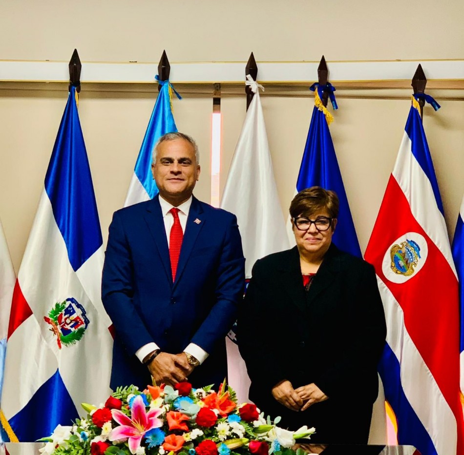 Embajador Luis García sostiene encuentro de trabajo con directivos de OIRSA-Honduras.