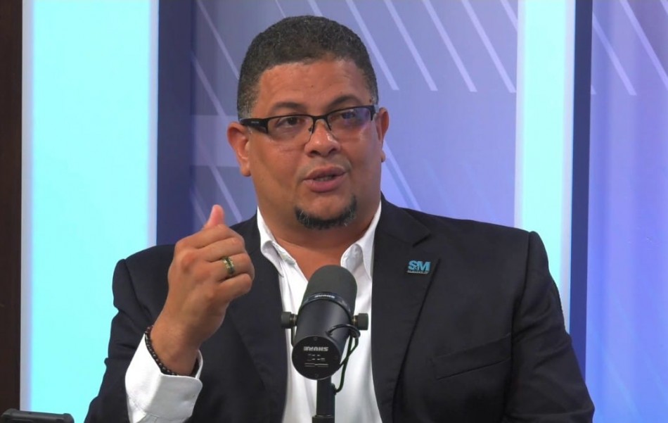 H&eacute;ctor V&aacute;squez desaf&iacute;a a los pol&iacute;ticos a probar su &ldquo;conexi&oacute;n con la gente" sin la billetera estatal 