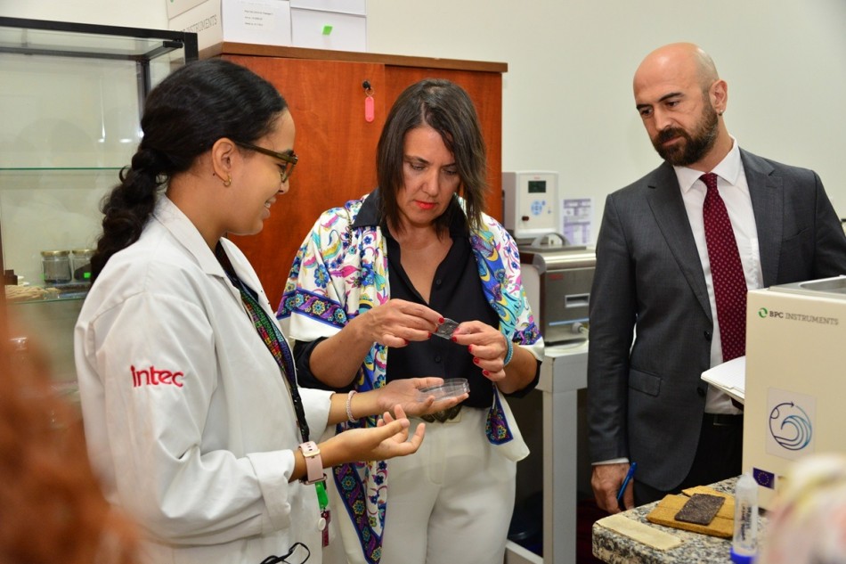 Embajadora de Turqu&iacute;a realiza visita al INTEC para conocer proyectos de energ&iacute;a y econom&iacute;a circular