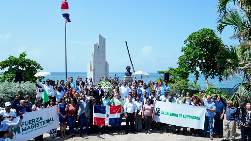 Durante homenaje a Juan Bosch y al magisterio, la Fuerza del Pueblo anuncia gran concentración nacional de la juventud