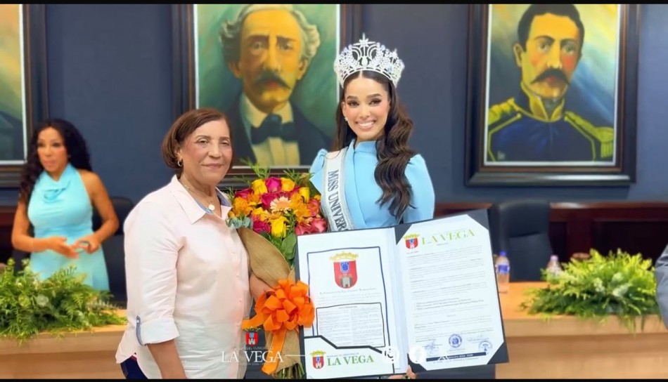 Melissa Núñez regresa a La Vega como Miss República Dominicana Universo 2026 y recibe el respaldo unánime de las autoridades locales