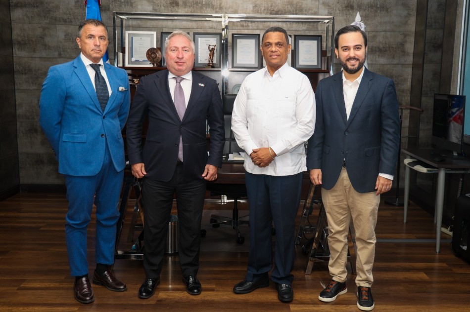 M&eacute;rido Torres recibe visita del embajador de Italia y aborda avances para fortalecer la aviaci&oacute;n general