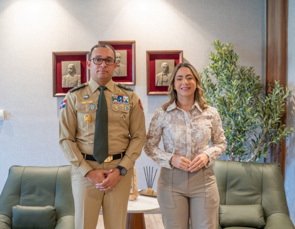 Ej&eacute;rcito y Ministerio de la Mujer fortalecen cooperaci&oacute;n en equidad de g&eacute;nero y protecci&oacute;n familiar
