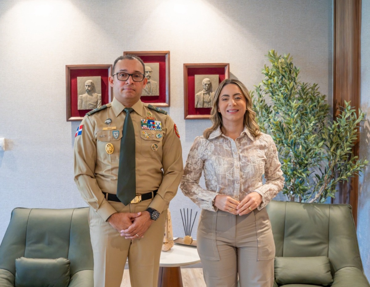 Ej&eacute;rcito y Ministerio de la Mujer fortalecen cooperaci&oacute;n en equidad de g&eacute;nero y protecci&oacute;n familiar