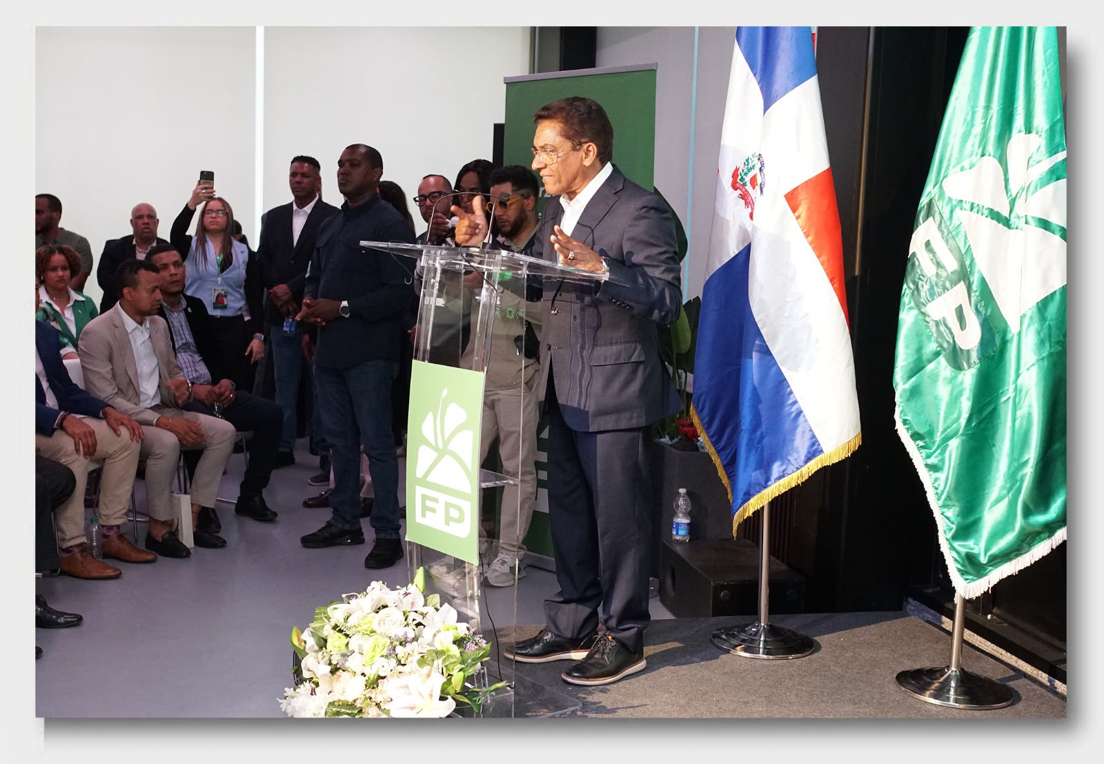 Fuerza del Pueblo en europa defiende el voto en el exterior y la representacion congresional, como un derecho y conquista democrática de la diaspora.