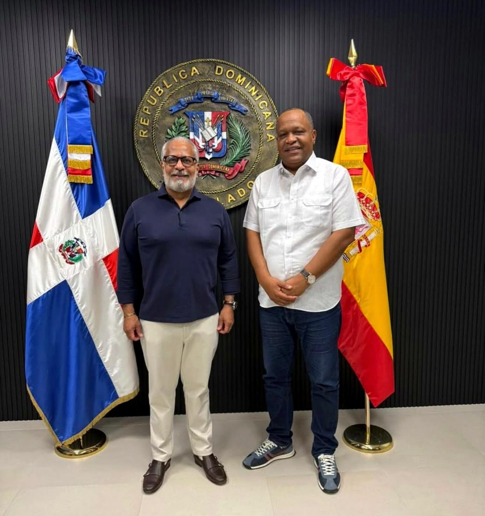 Regidor Felito Rodríguez realiza visita de cortesía al consulado dominicano en España