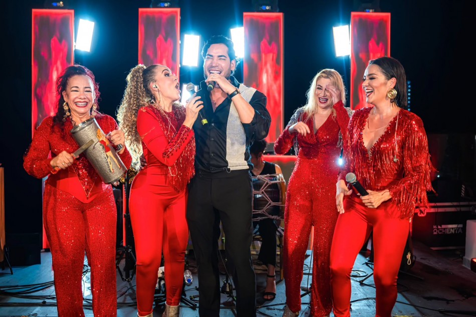 Dr. Marcos Pumarol celebra junto a &ldquo;Las Chicas El Reencuentro&rdquo;