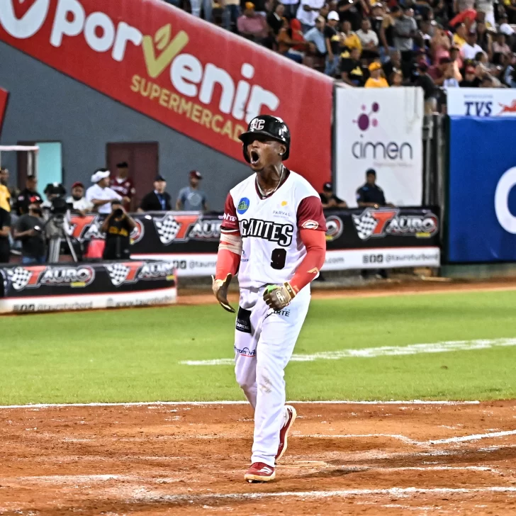 Gigantes vencen 4-1 a las Águilas en el inicio de LIDOM
