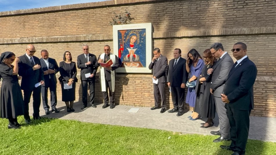 Presidente Abinader pide al pueblo dominicano orar por la salud del papa Le&oacute;n XIV desde el Vaticano