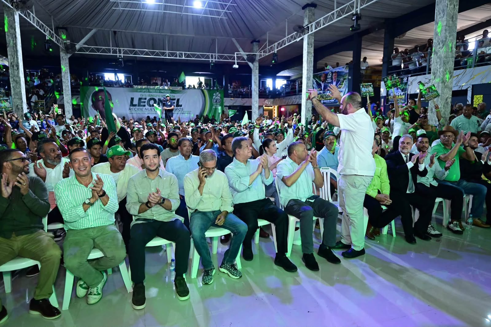 Fernando Núñez sacude el escenario político con una metáfora familiar: “Entre Leonel y Omar no habrá problemas”