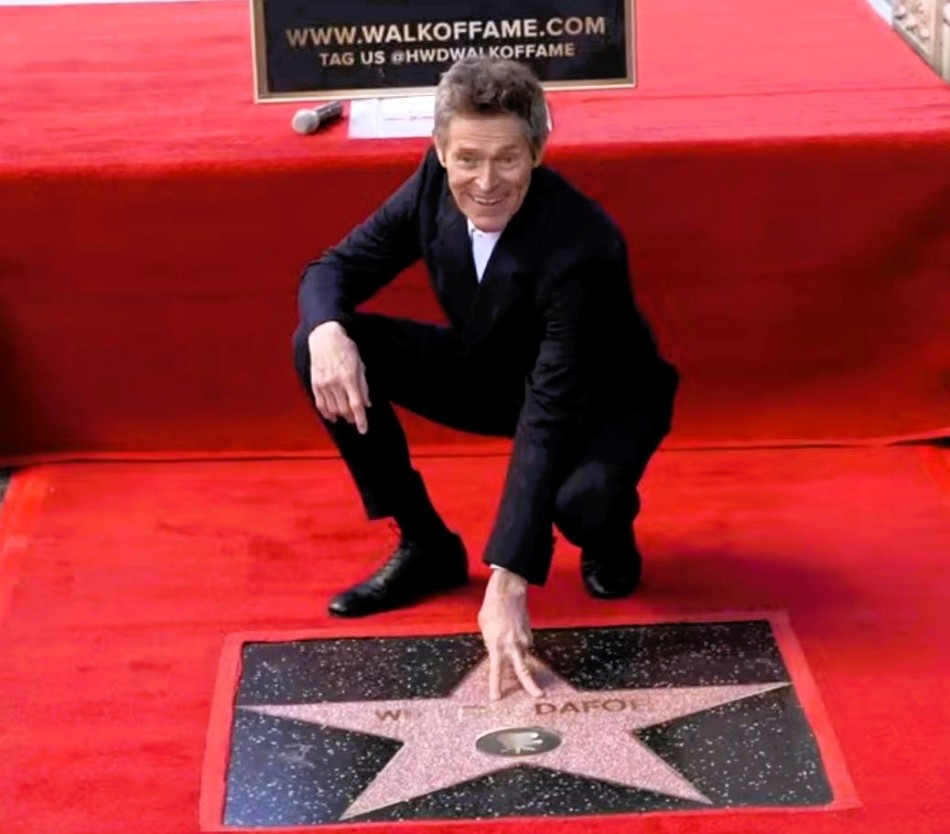 Willem Dafoe recibe estrella del Paseo de la Fama de Hollywood de 2024