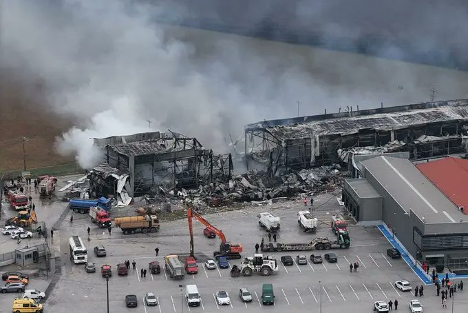 Se eleva a cinco el n&uacute;mero de muertos en un incendio de una f&aacute;brica en Grecia