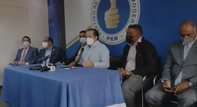 Comunicado al ministro sobre un funcionario desempleado en el gobierno del cambio
