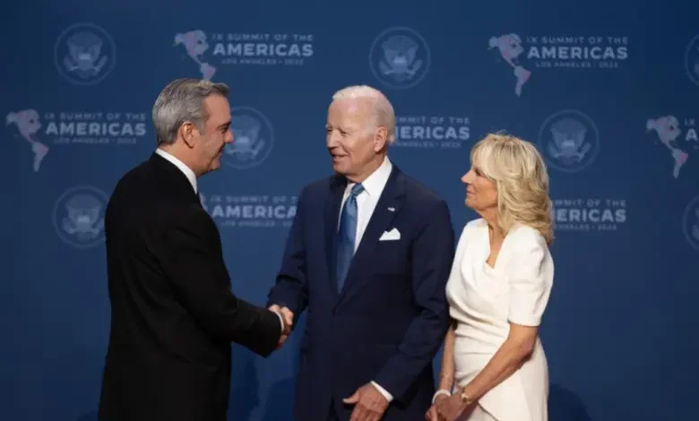Presidentes Abinader y Joe Biden intercambian saludos en marco de la Cumbre de Las Am&eacute;ricas