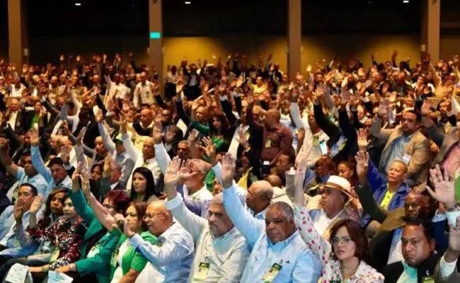 Leonel Fern&aacute;ndez juramenta a la nueva Direcci&oacute;n Central de la Fuerza del Pueblo