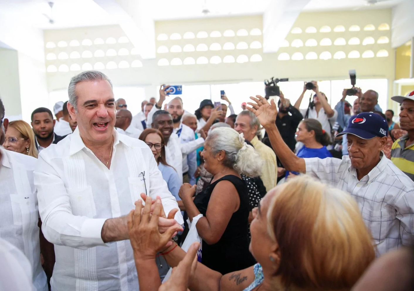 Presidente LuIs Abinader entregar&aacute; en Azua obras hidr&aacute;ulicas y deportivas