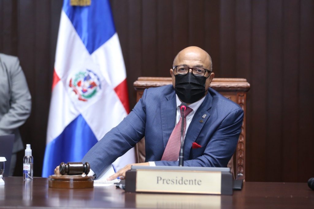 Alburquerque denuncia mafia trae haitianas a parir en RD