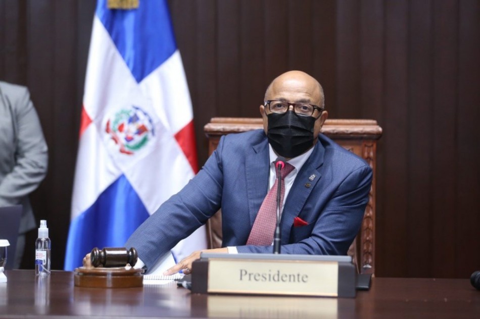 Alburquerque denuncia mafia trae haitianas a parir en RD