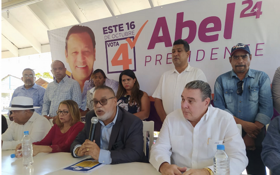  La dirigencia del PLD cierra filas con Abel Mart&iacute;nez