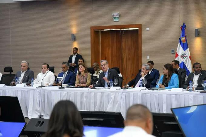Abinader est&aacute; satisfecho con di&aacute;logo para reformas