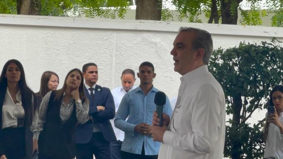 Abinader informa que una de sus hijas presenta problemas de salud