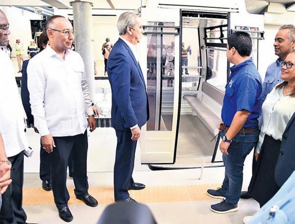 Abinader promete Metro en 2024 y Teleférico en febrero