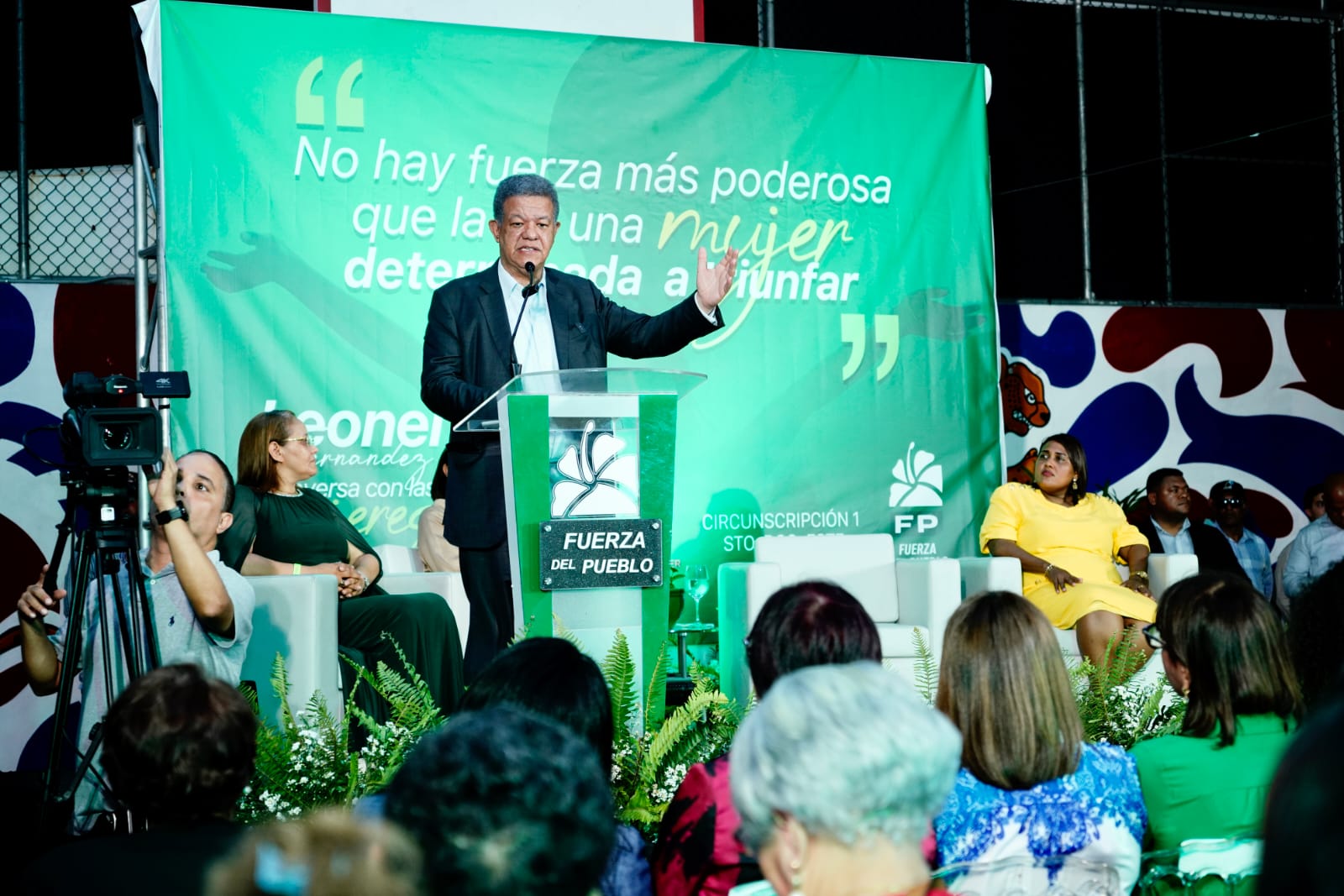 De Leonel al gobierno: &ldquo;Ahora es que se dan cuenta que nunca debieron salir del barrio&rdquo;