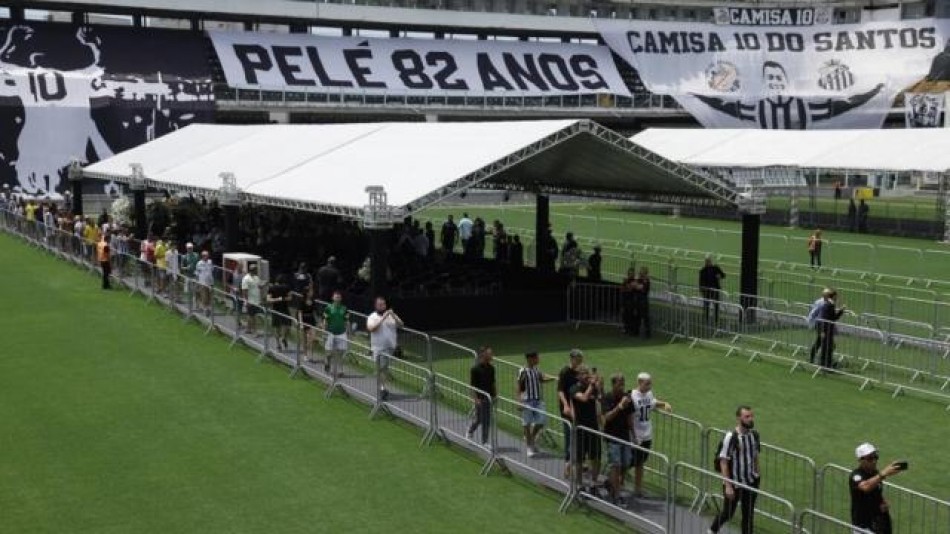 Brasil da el &uacute;ltimo adi&oacute;s a Pel&eacute; en estadio donde consagr&oacute; carrera