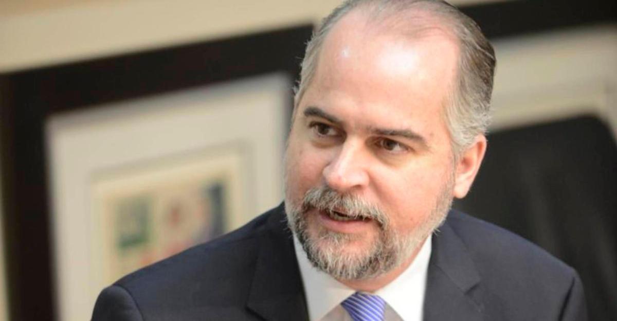Presidente confirma a Fern&aacute;ndez en SB; designa varios en MINERD