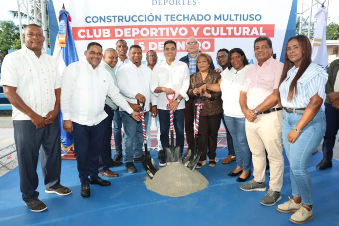 Kelvin Cruz inicia construcci&oacute;n de cinco multiusos en Los Alcarrizos y Pedro Brand
