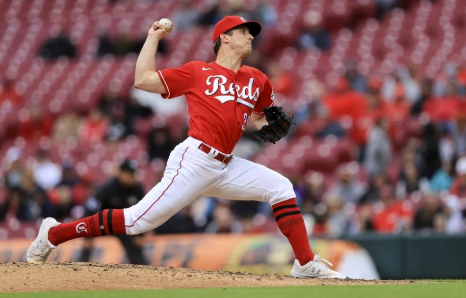 Rojos ganan; VanMeter improvisa en la receptor&iacute;a de los Piratas