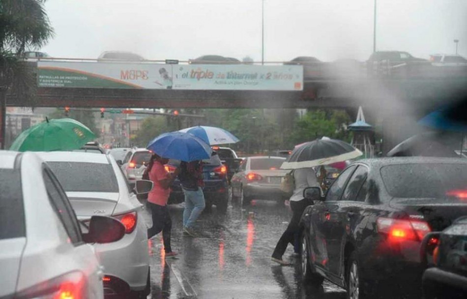 Emiten alerta por lluvias para 14 provincias