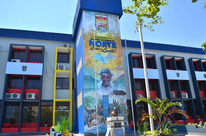 Ayuntamiento de SDN abre proceso de compra de RD$5 millones para comprar fundas de basura con su logo